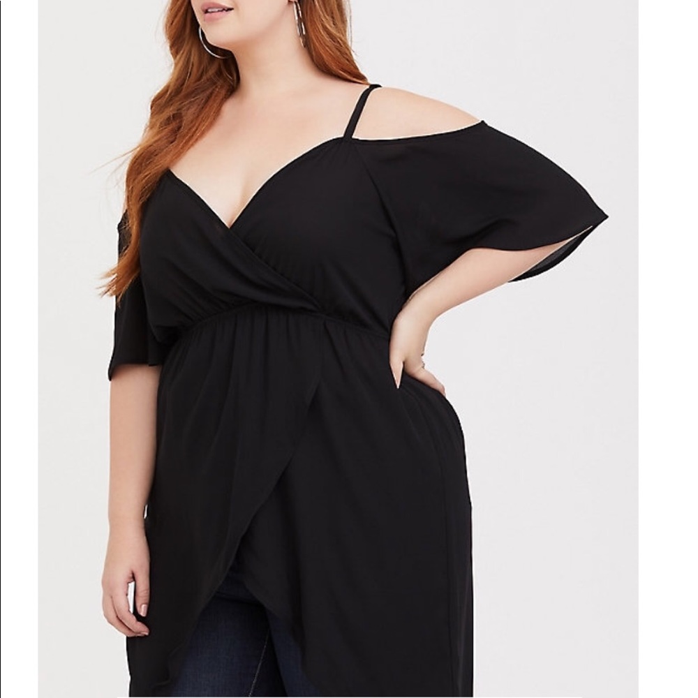 HI-LO COLD SHOULDER GEORGETTE TOP